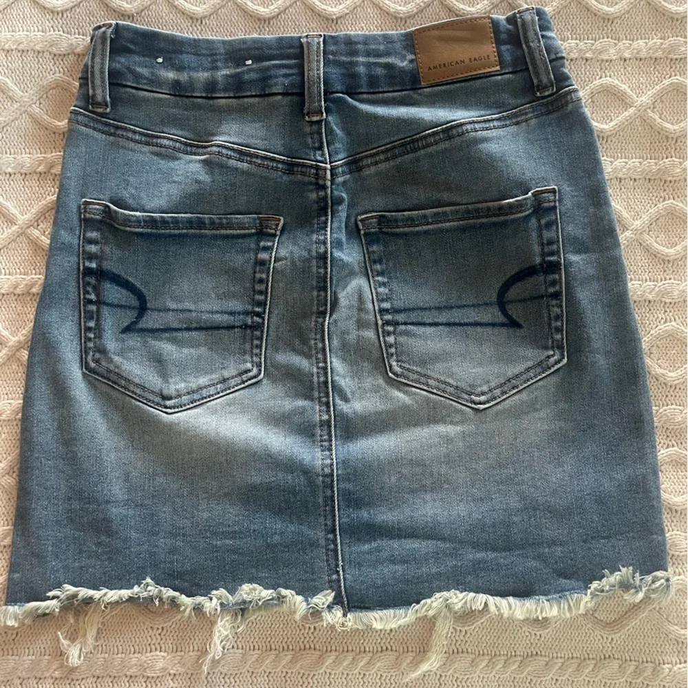 American Eagle Outfitters Denim Distressed Mini Skirt Women’s size 0 - Picture 7 of 12